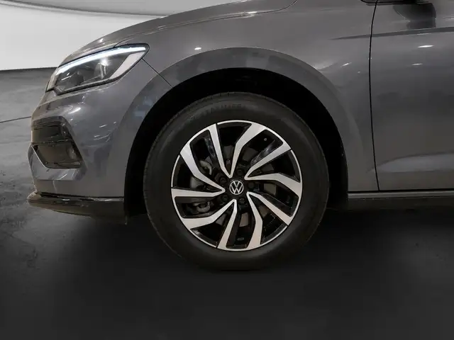 Volkswagen Polo view 5