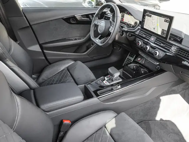 Audi S4 view 8
