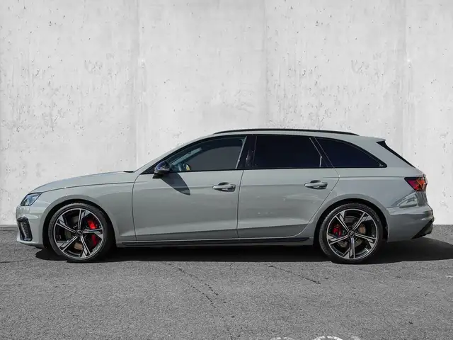 Audi S4 view 5