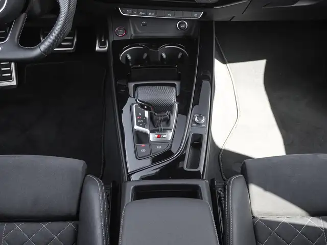 Audi S4 view 14