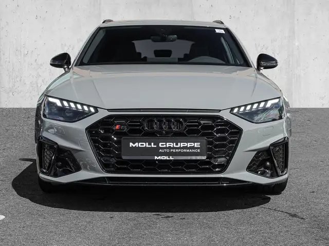 Audi S4 view 3