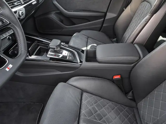 Audi S4 view 15
