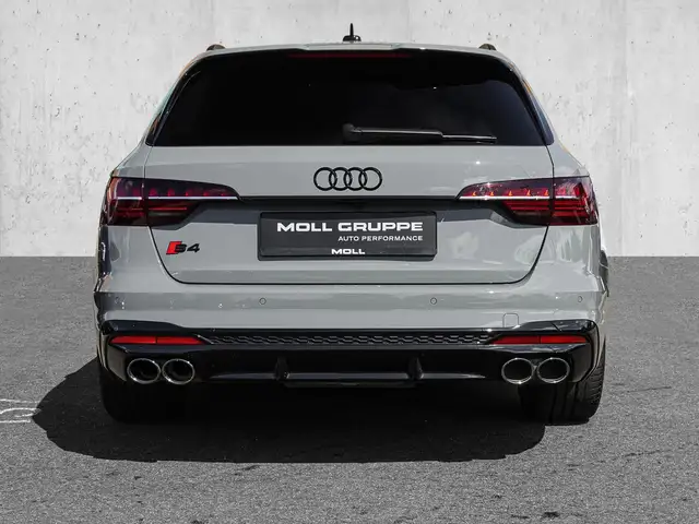 Audi S4 view 6