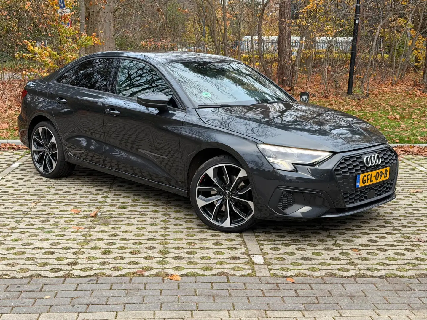 Audi A3 Limousine 30 TFSI Pro Line Grijs - 1