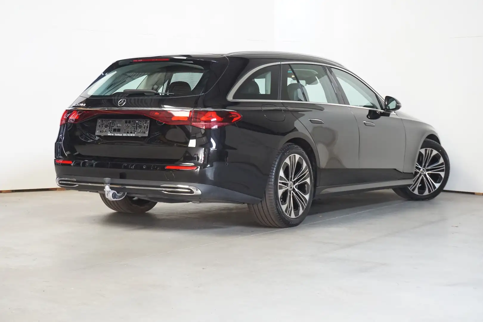 Mercedes-Benz E 220 PANO DAK - TREKHAAK WEGKLAPBAAR Schwarz - 2