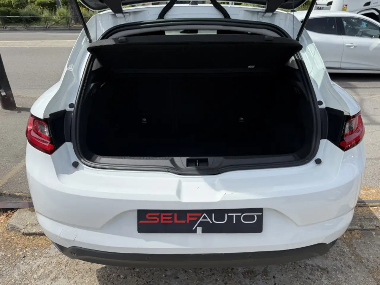 Renault Megane Berline — photo 16