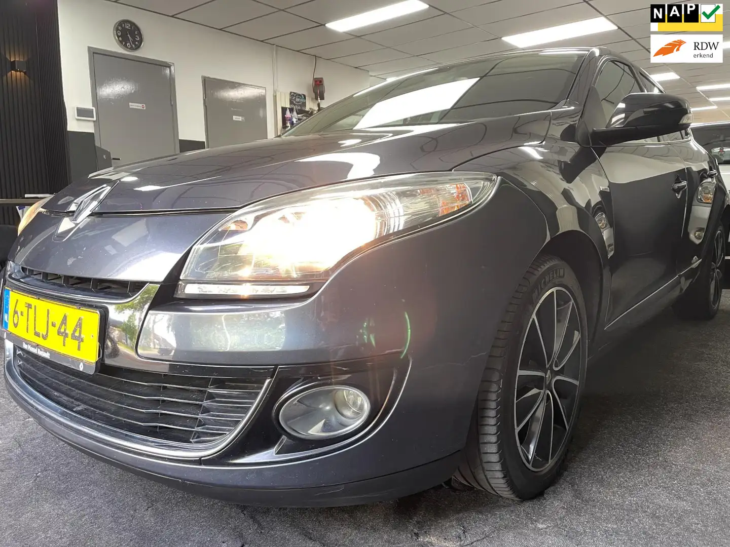 Renault Megane 1.2 TCe GT-Line Grijs - 1