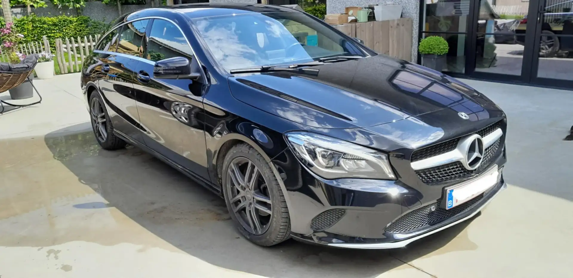 Mercedes-Benz CLA 200 CLA Shooting Brake 200 d business solution Zwart - 1
