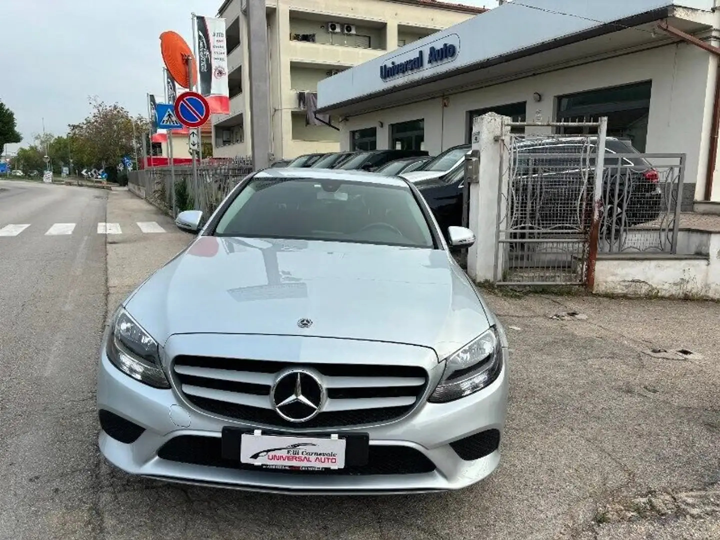 Mercedes-Benz C 180 C 180 d Auto Business Stříbrná - 2