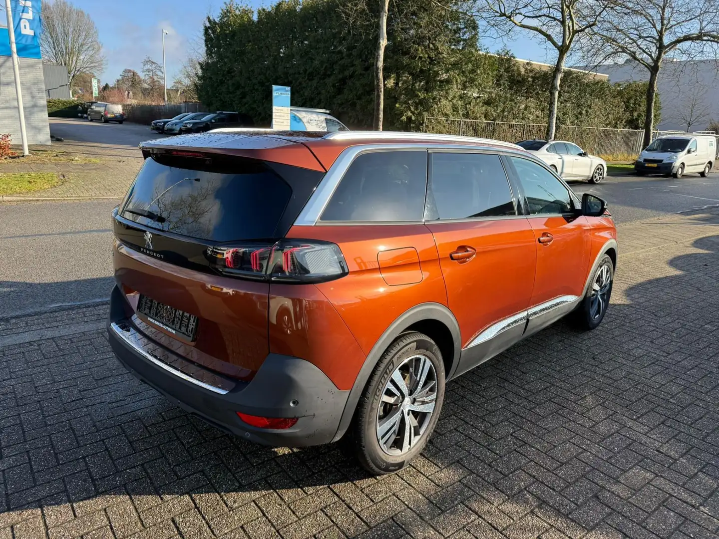 Peugeot 5008 1.2 PureTech Allure, Automaat, 7 pers, Navi, 12 mn Braun - 2