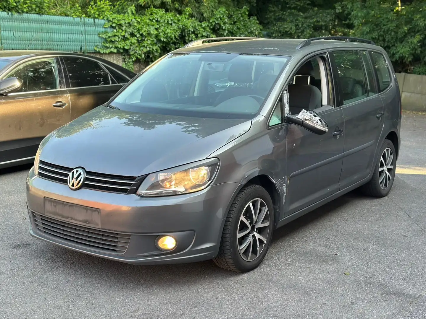 Volkswagen Touran 1.6 TDi 7 persoon Grijs - 1