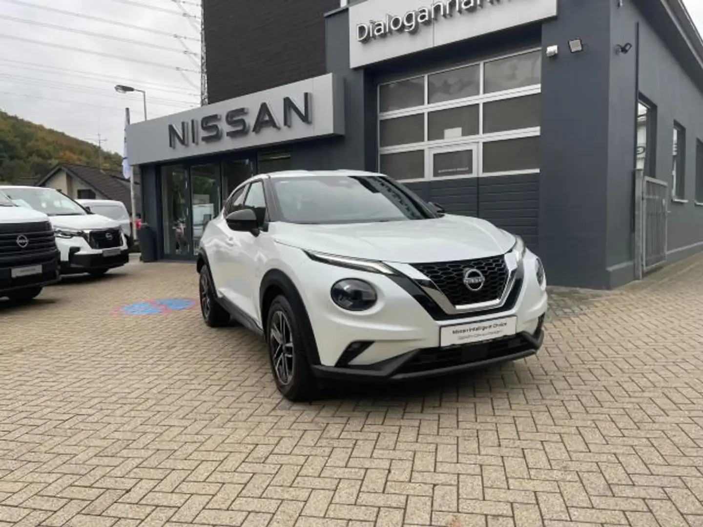 Nissan Juke 1.0 DIG-T DCT-Automatik N-Connecta Navi RVM Weiß - 2