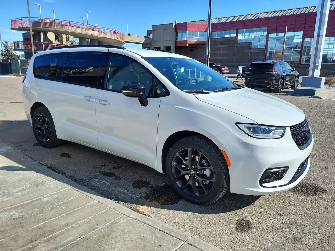 Chrysler Pacifica снимка Chrysler Pacifica
