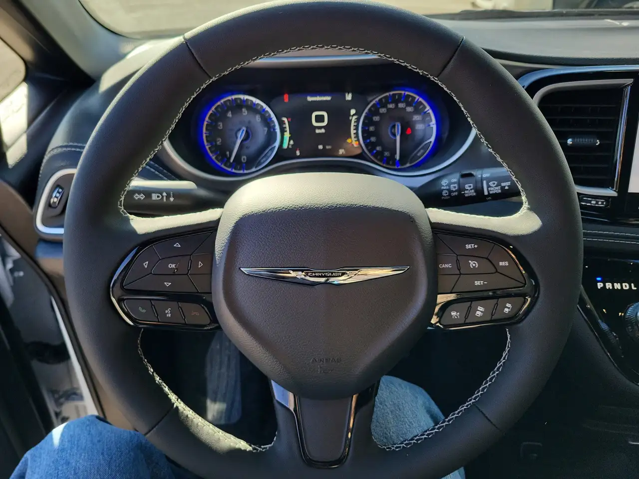 Chrysler Pacifica снимка Chrysler Pacifica