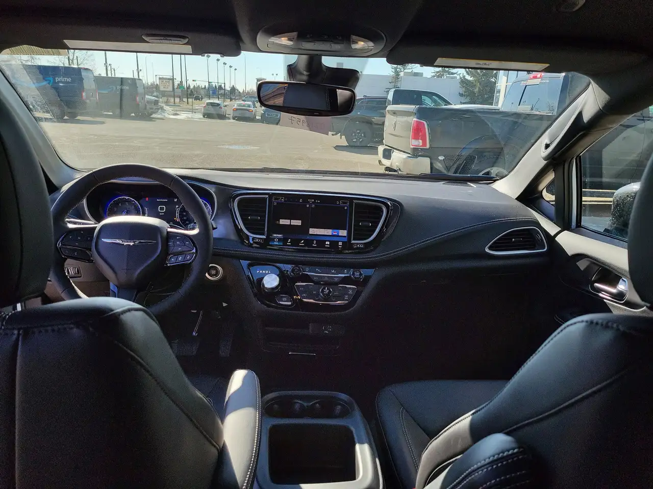 Chrysler Pacifica снимка Chrysler Pacifica