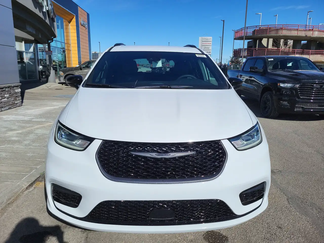 Chrysler Pacifica снимка Chrysler Pacifica