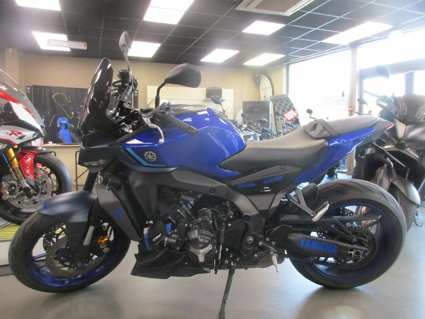 Yamaha MT-09 Bleu - 1