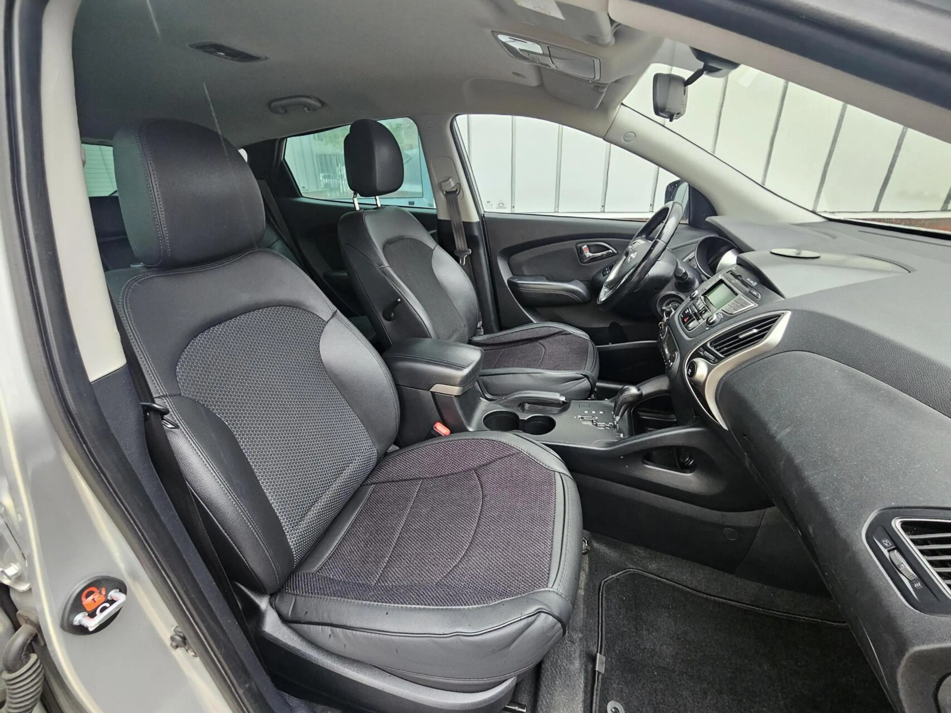 Hyundai iX35 2.0i NAP Cruise PDC Clima — photo 11