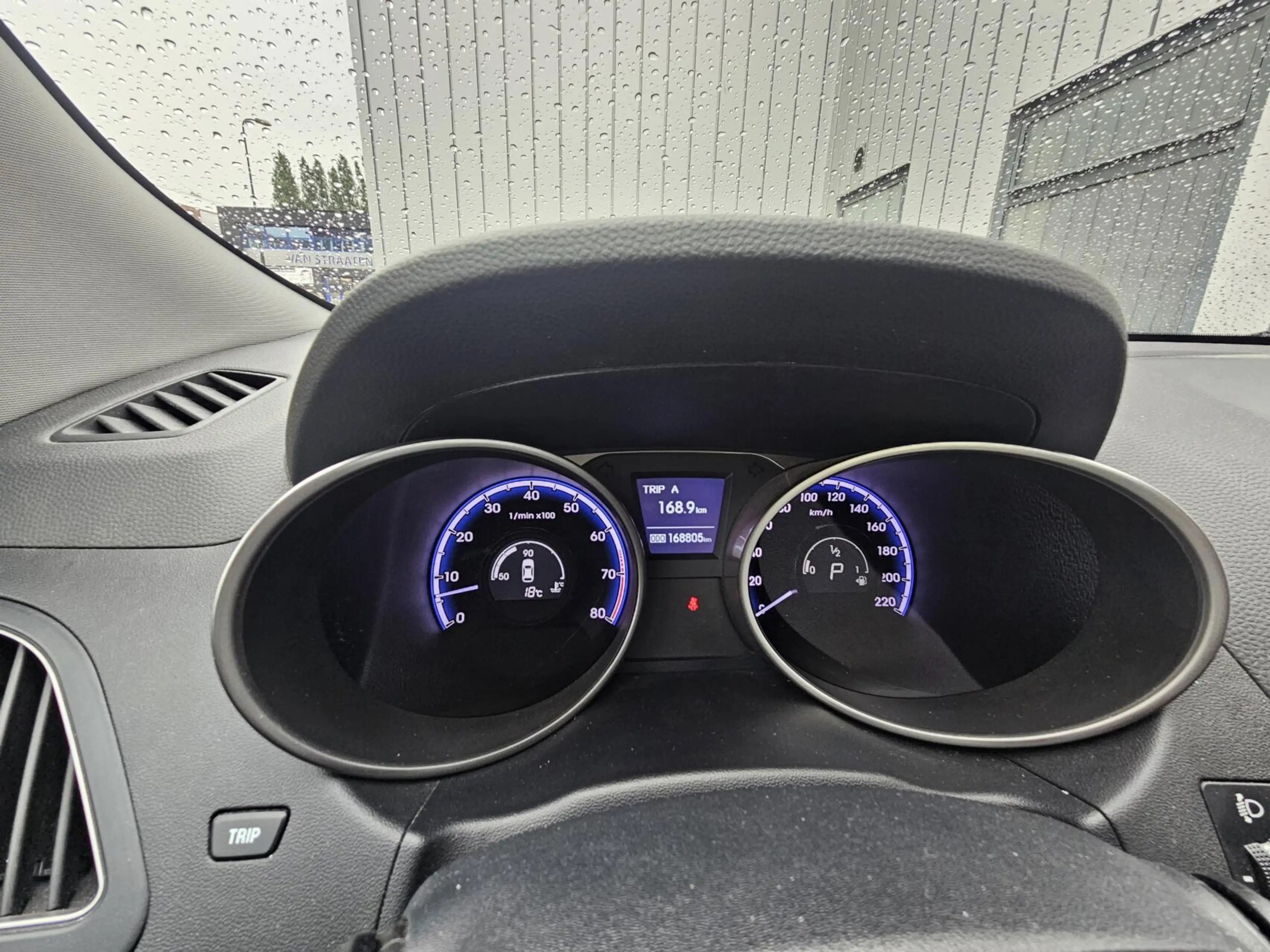 Hyundai iX35 2.0i NAP Cruise PDC Clima — photo 22