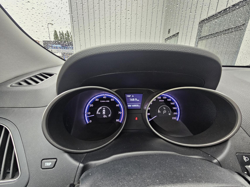 Hyundai iX35 2.0i NAP Cruise PDC Clima — photo 22