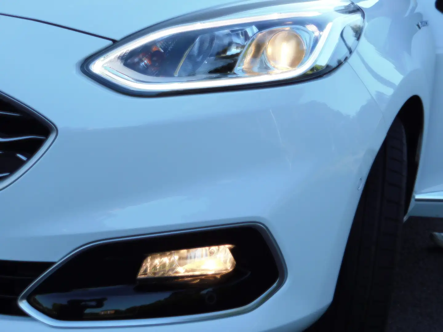 Ford Fiesta VIGNALE  KAMERA - NAVI - LHZ - 17"Alufelgen Weiß - 2