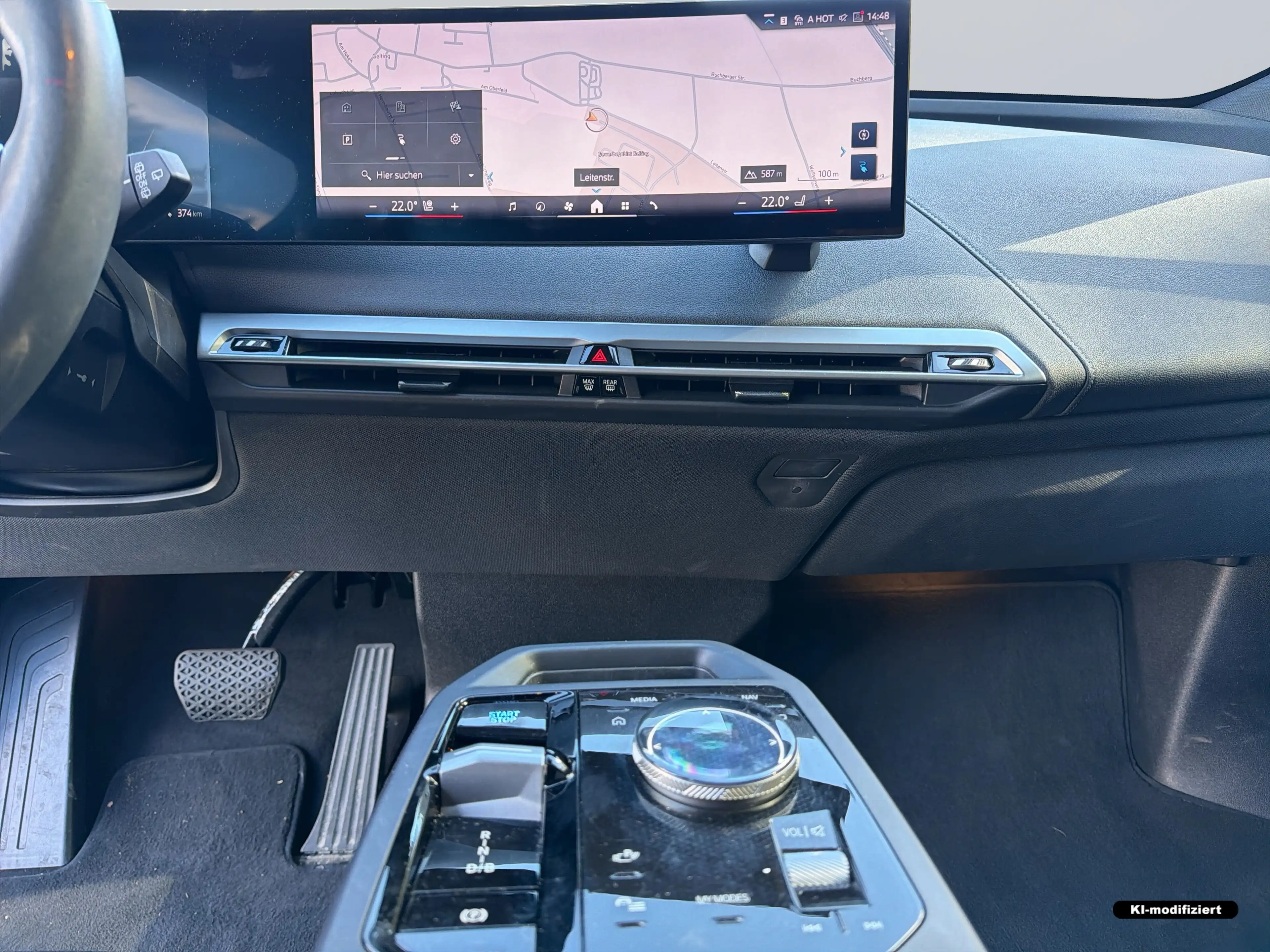 BMW iX xDrive45 — photo 13