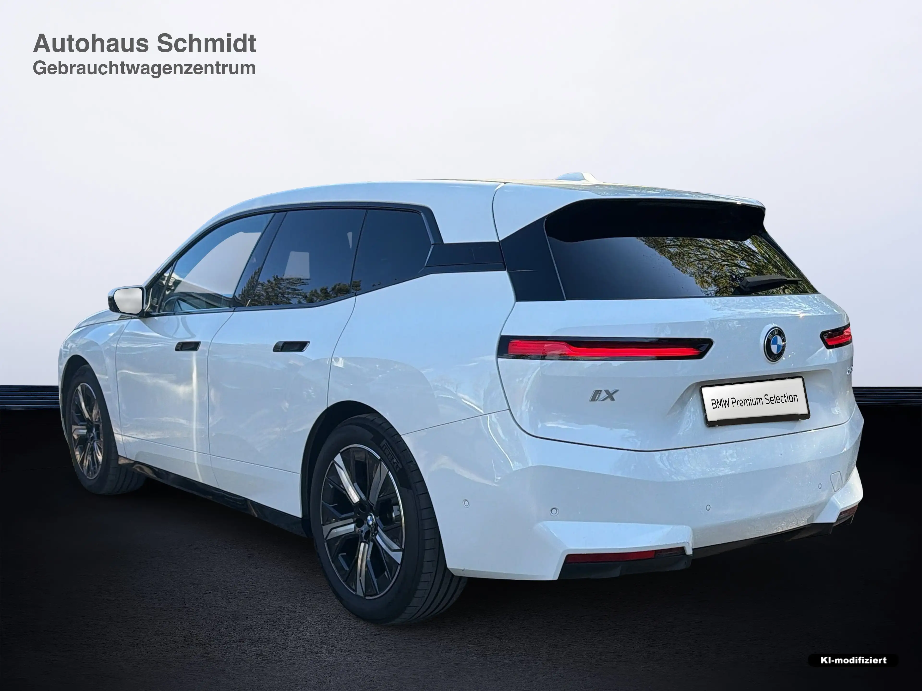 BMW iX xDrive45 — photo 3