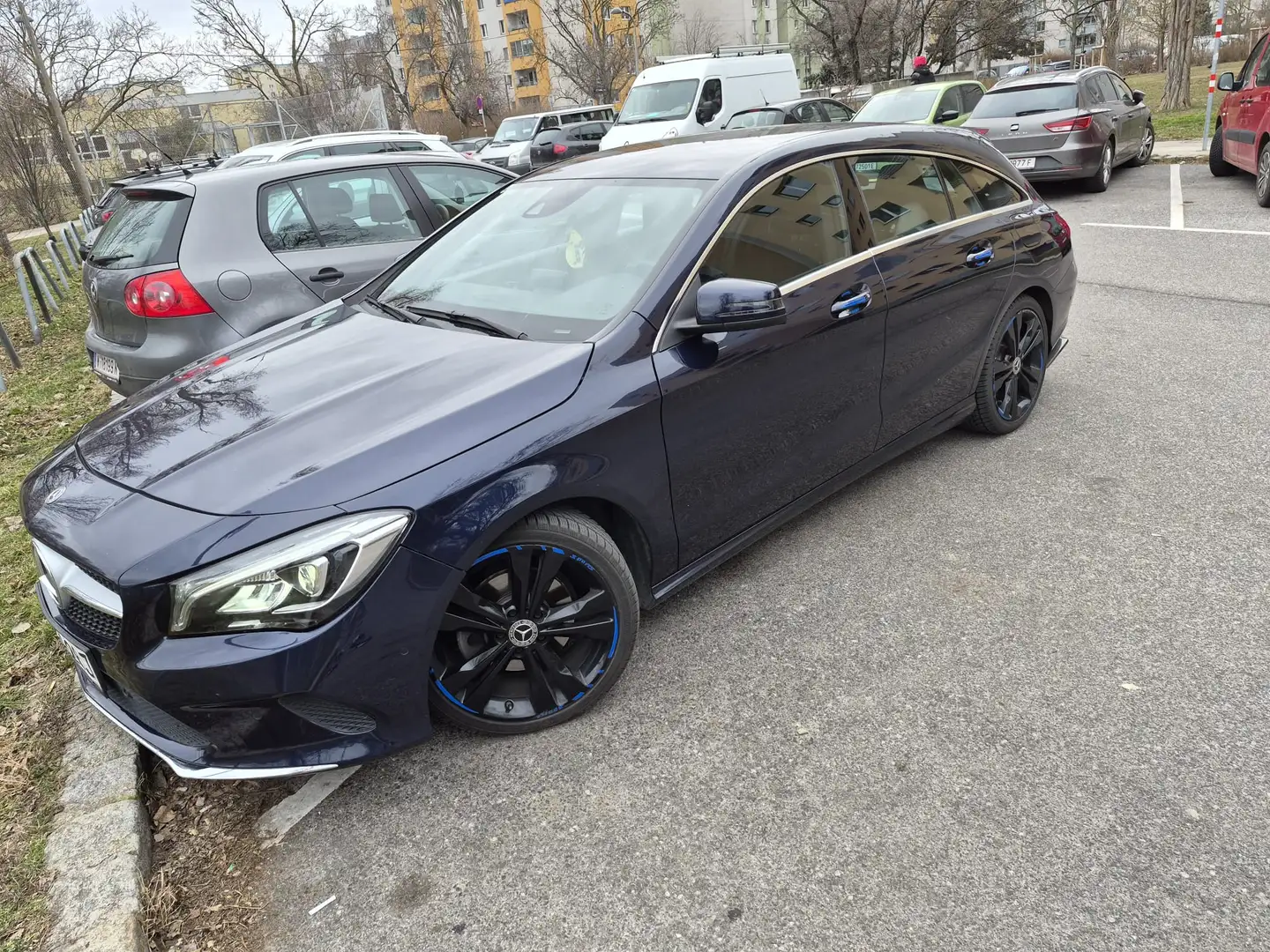 Mercedes-Benz CLA 200 CLA 200 d Shooting Brake 4MATIC Aut. - 1