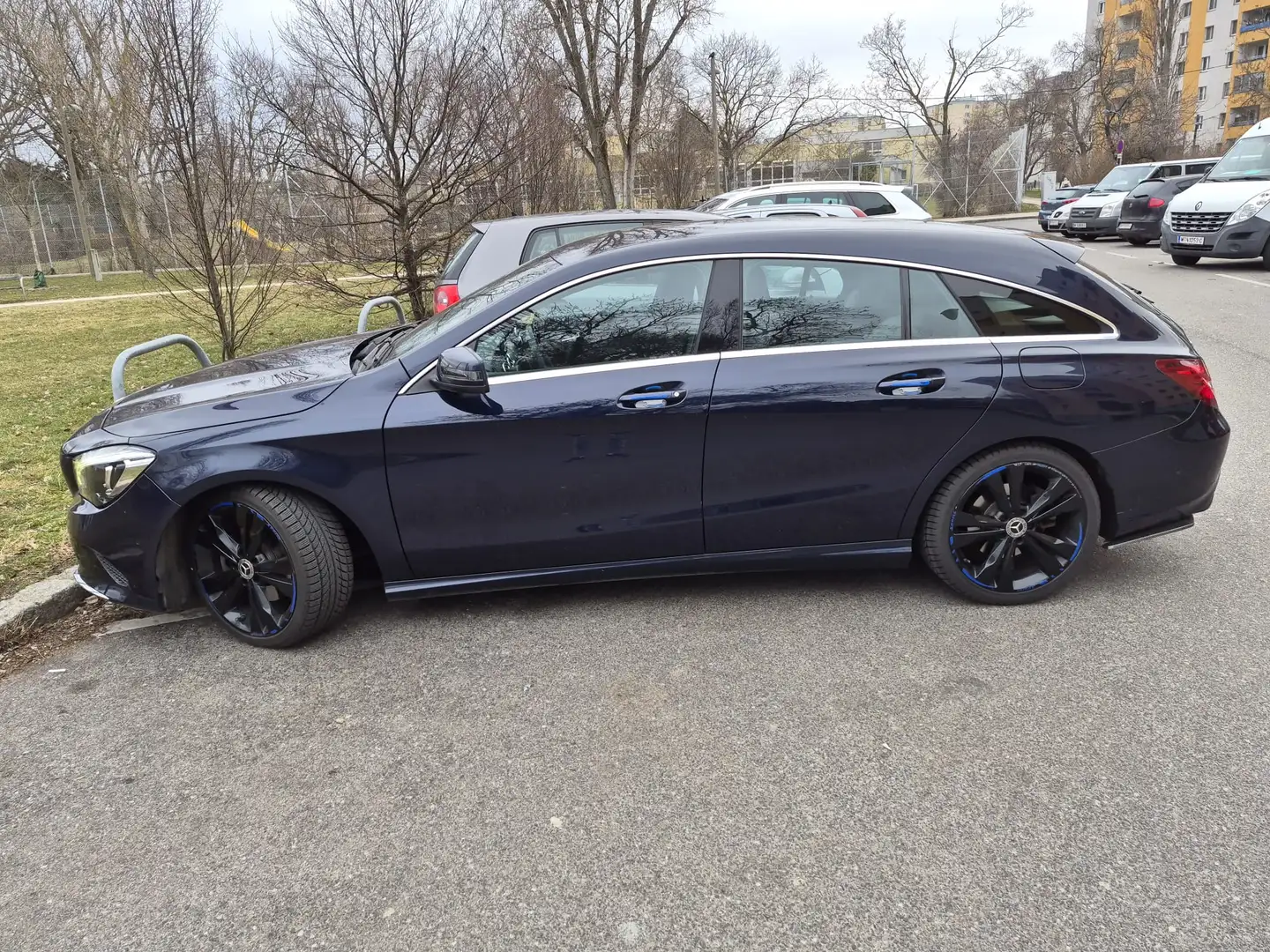 Mercedes-Benz CLA 200 CLA 200 d Shooting Brake 4MATIC Aut. - 2