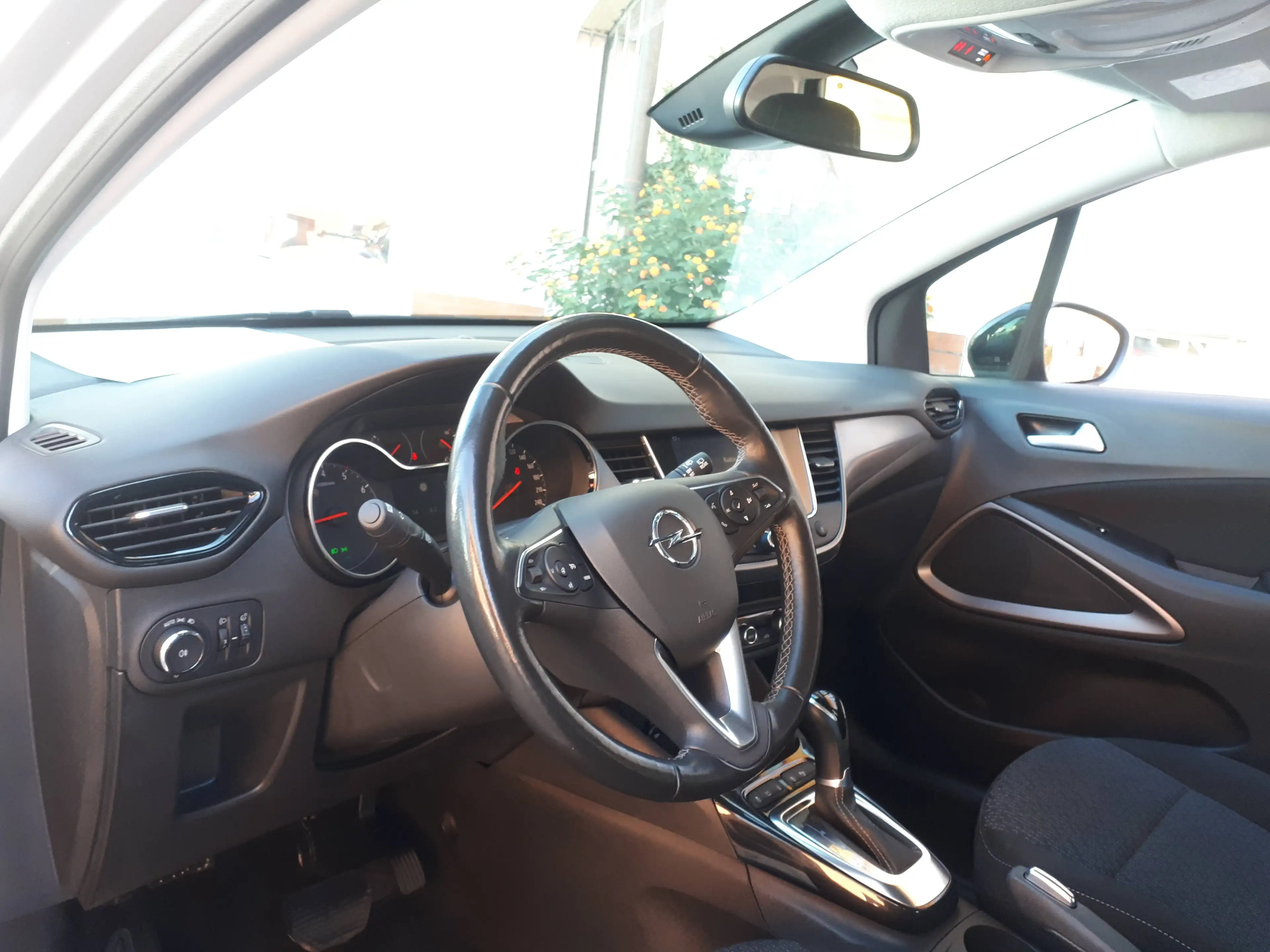 Opel Crossland 1.2 "Enjoy" AUTOMATIK, Sitz-/Lenkradheizung, Frontscheibe beheizbar, LED, DAB, NAVI, etc. — photo 8