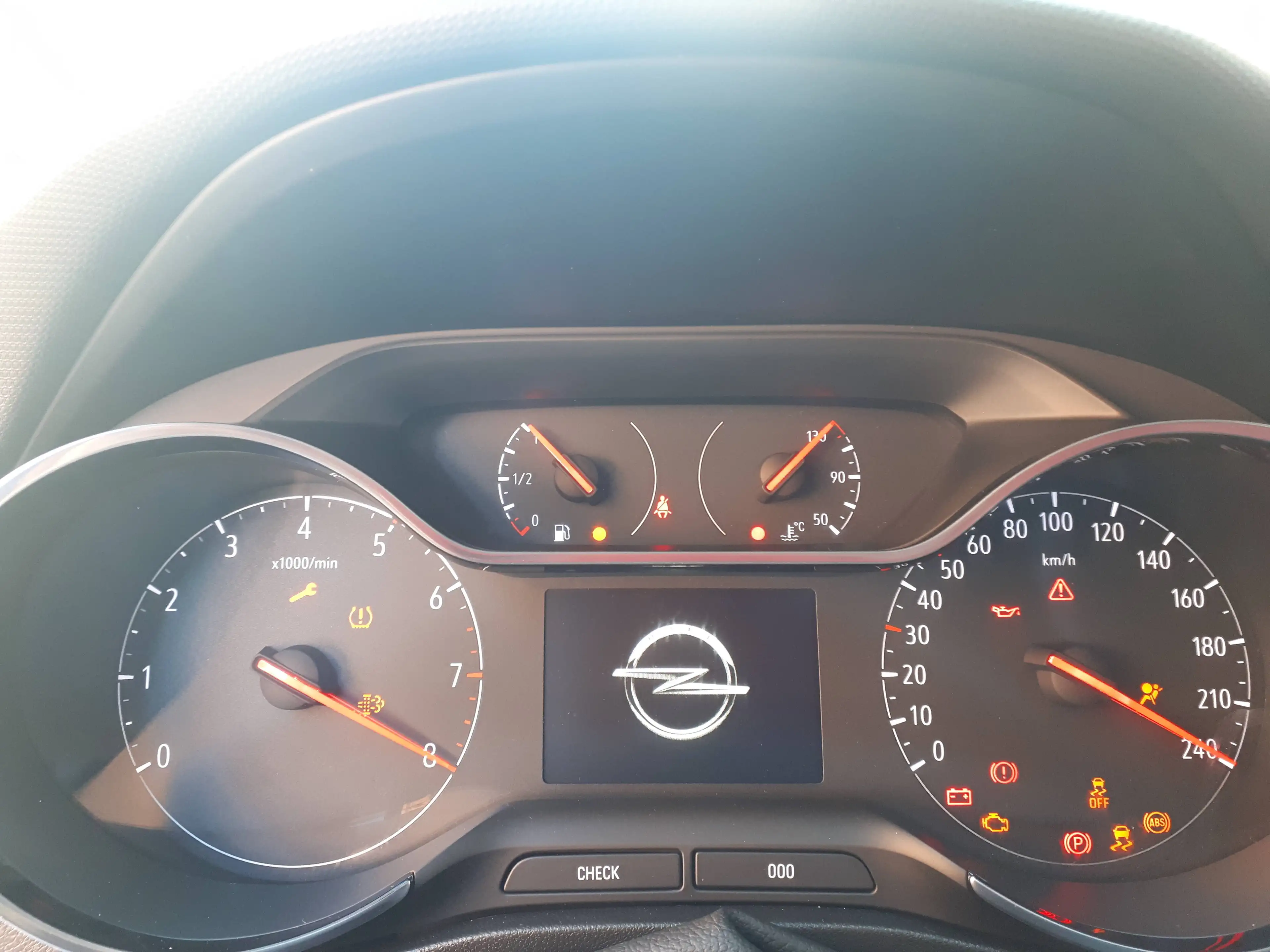 Opel Crossland 1.2 "Enjoy" AUTOMATIK, Sitz-/Lenkradheizung, Frontscheibe beheizbar, LED, DAB, NAVI, etc. — photo 15