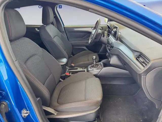 Ford Focus view 15