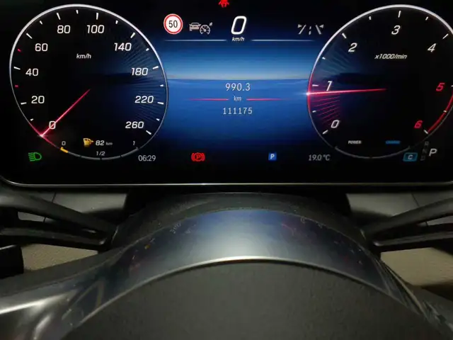 Mercedes-Benz GLC view 11