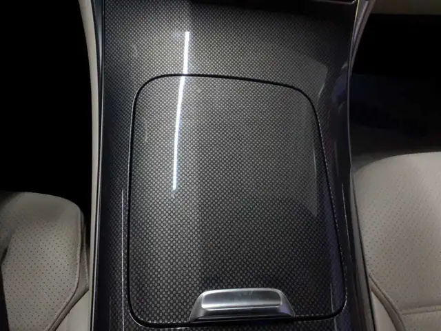 Mercedes-Benz GLC view 10