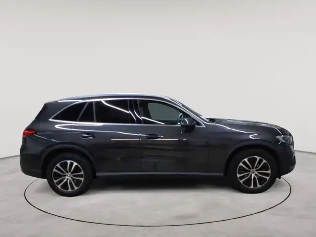 Mercedes-Benz GLC view 3