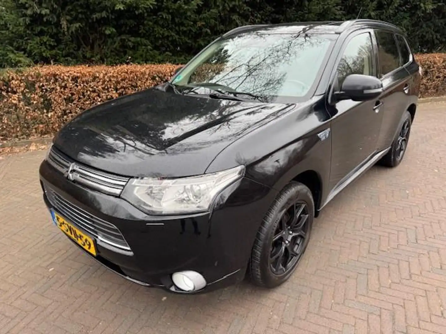 Mitsubishi Outlander 2.0PHEV INSTYLE+ ADCRUISE/LEER/SCHUIFDAK/TREKHAAK/ Schwarz - 1