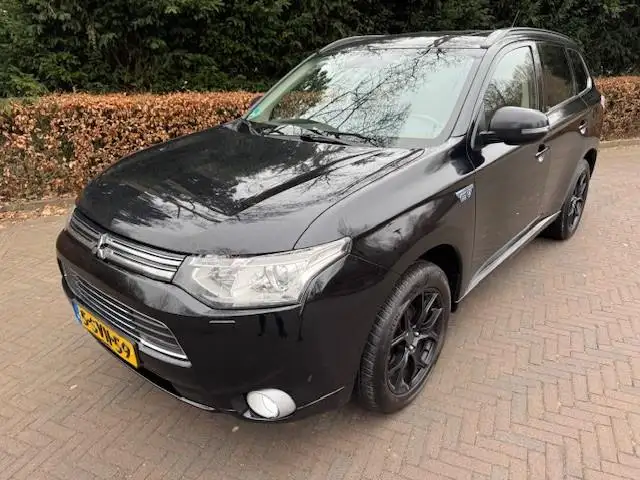 Mitsubishi Outlander 2.0PHEV INSTYLE+ ADCRUISE/LEER/SCHUIFDAK/TREKHAAK/