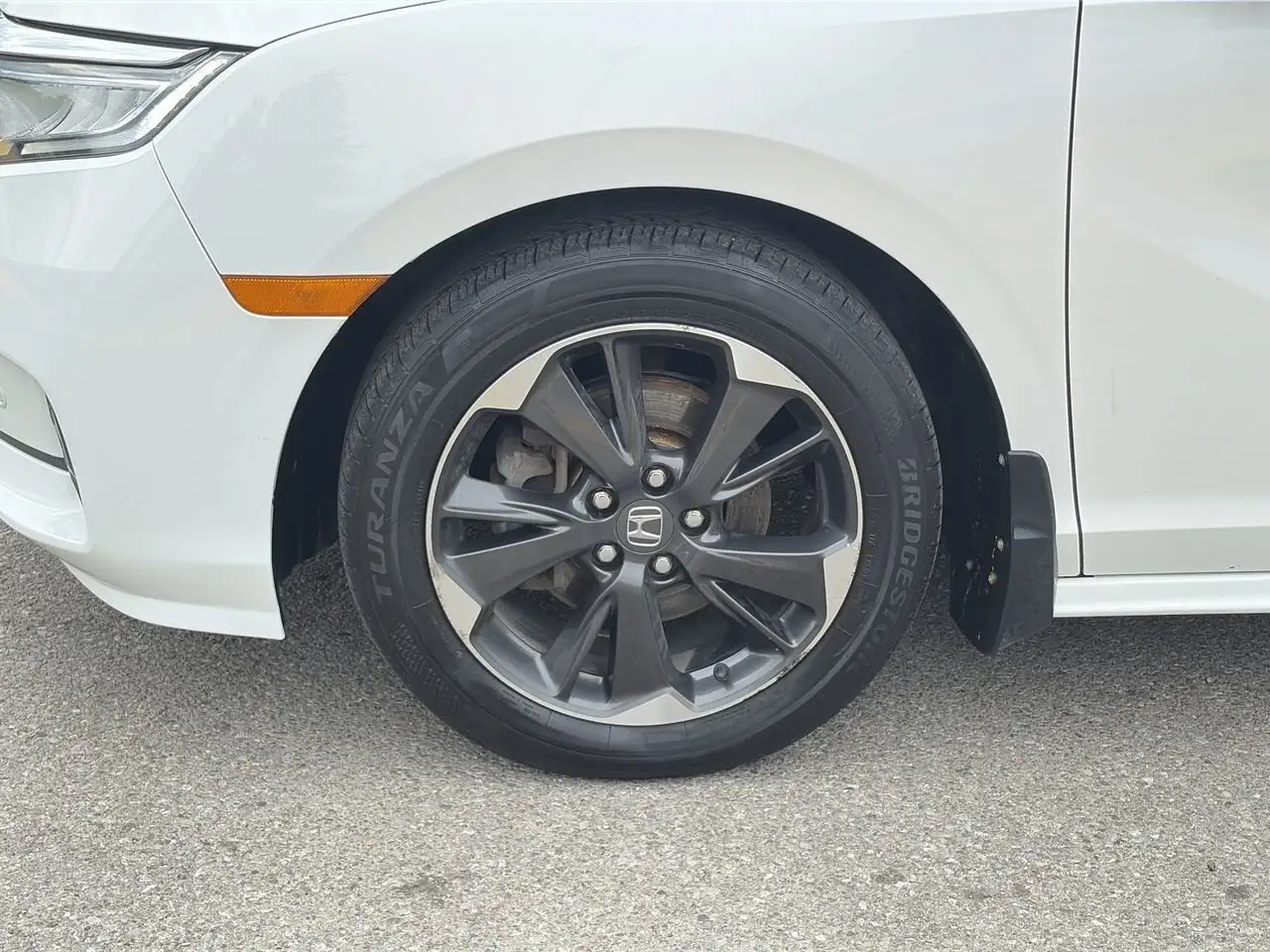 Honda Odyssey снимка Honda Odyssey