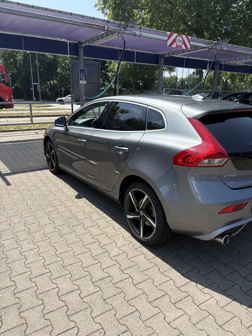 Volvo V40 D3 R-Design - 2