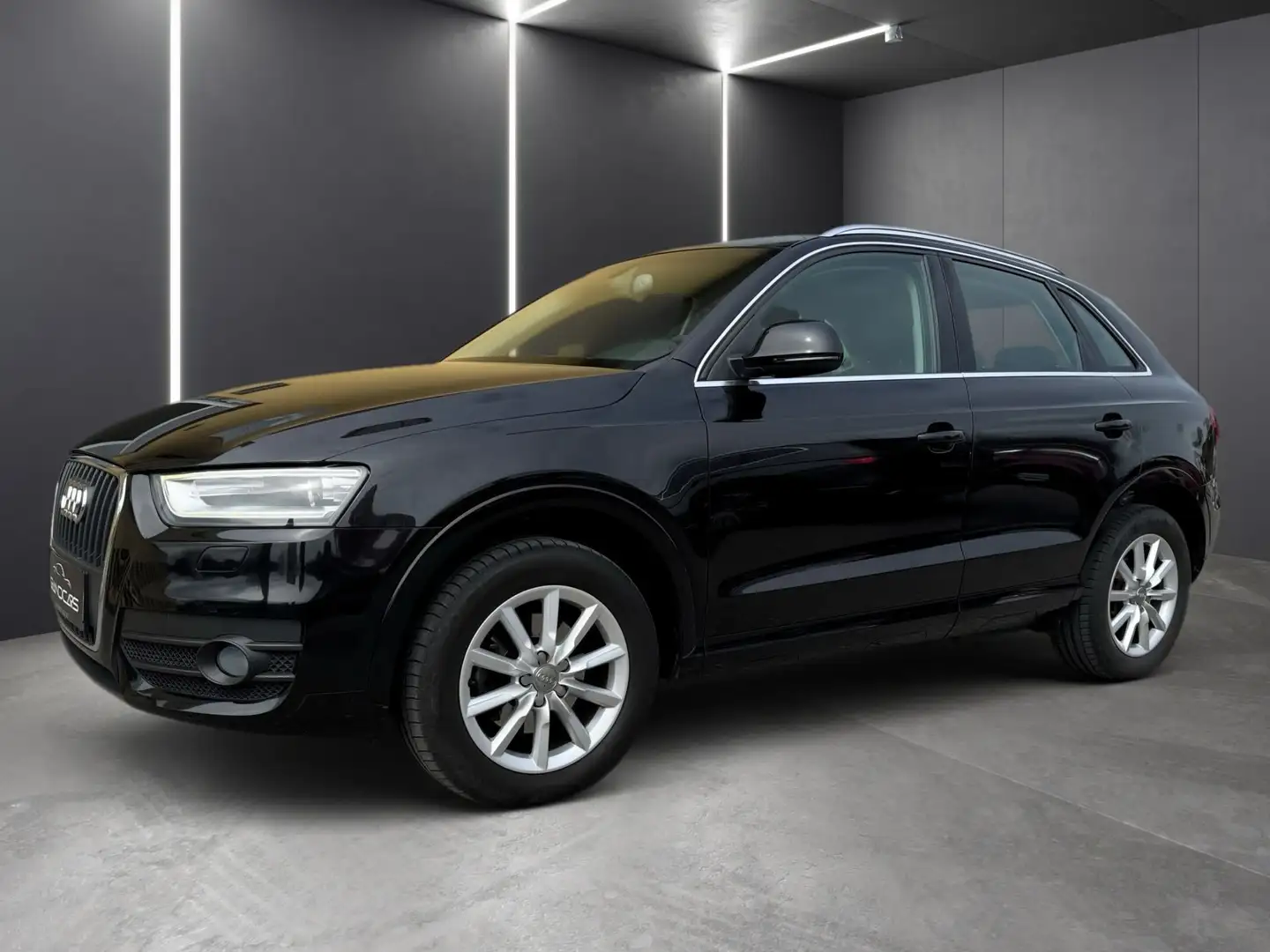 Audi Q3 2.0 TDI Schwarz - 1