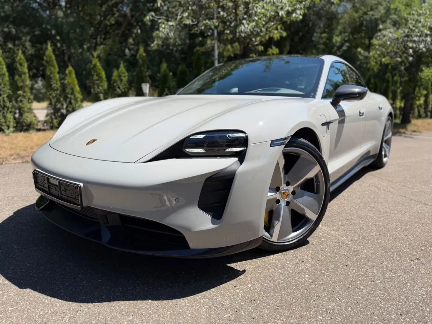 PORSCHE Taycan