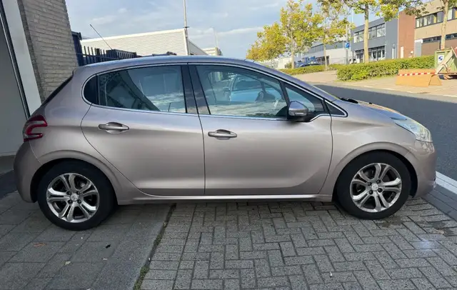 Peugeot 208 view 14