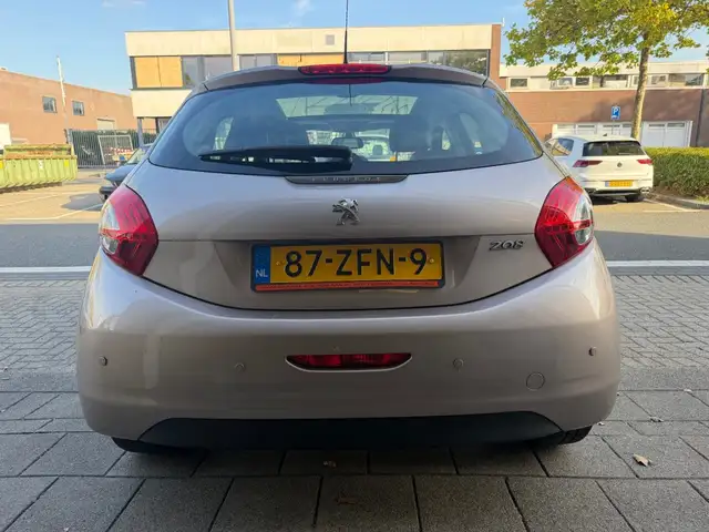 Peugeot 208 view 7