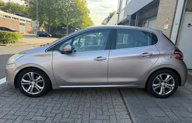 Peugeot 208 view 15