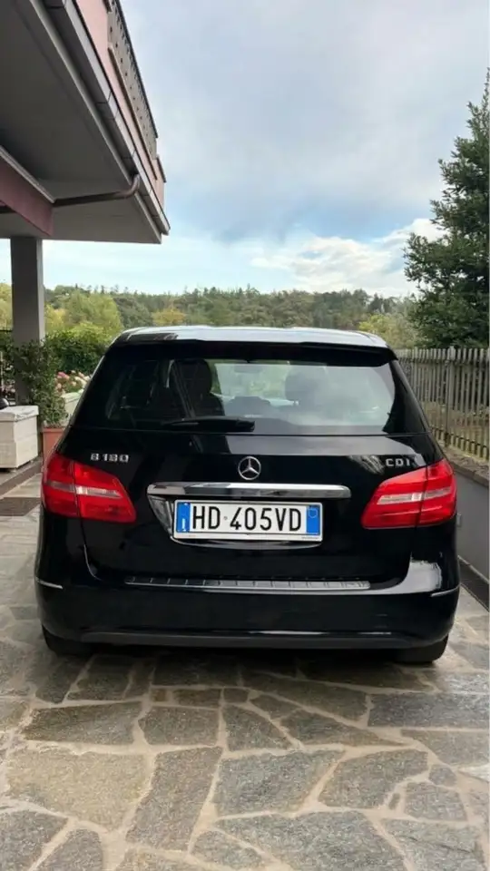 Mercedes-Benz B 180