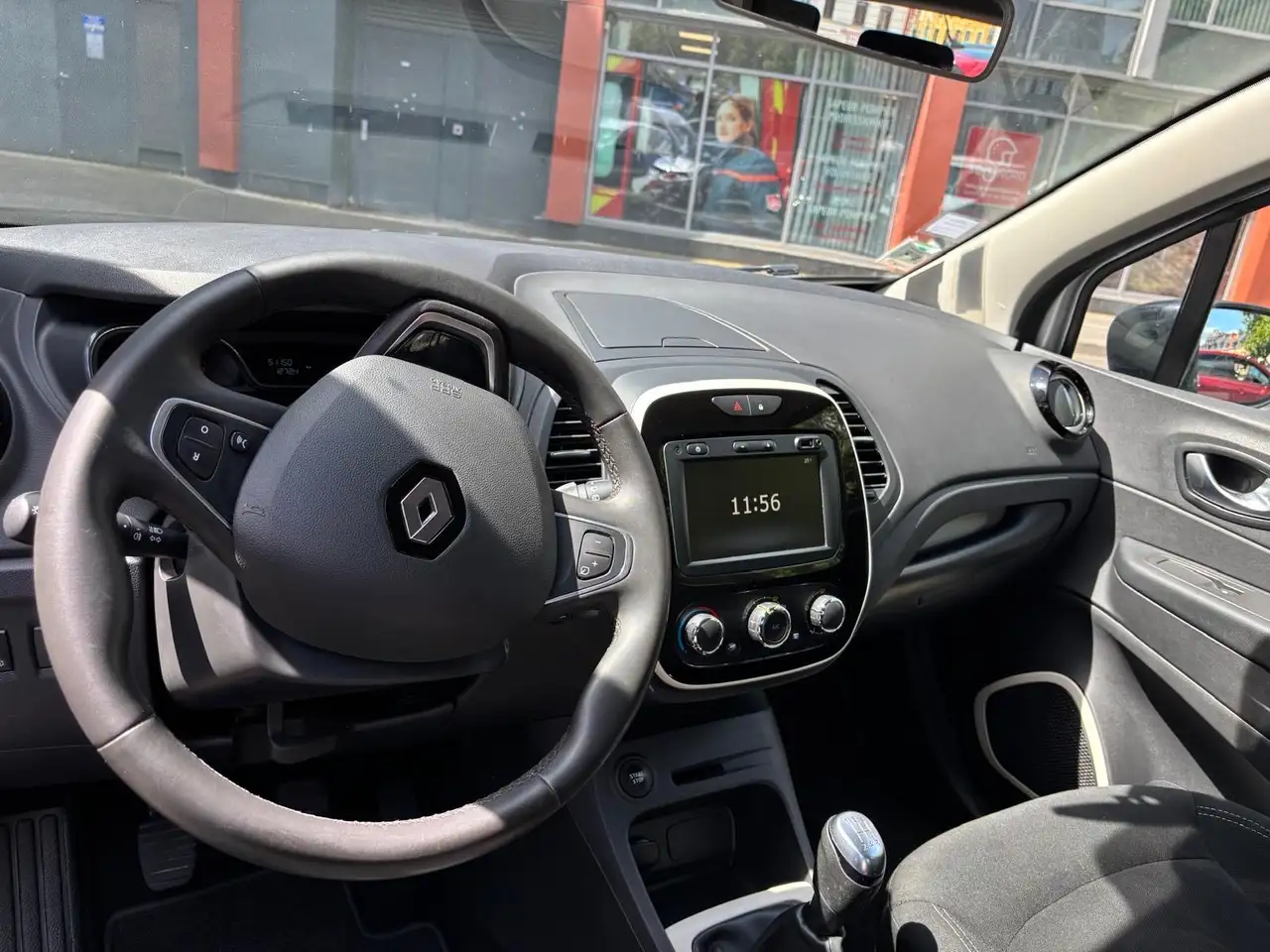 Renault Captur — photo 16