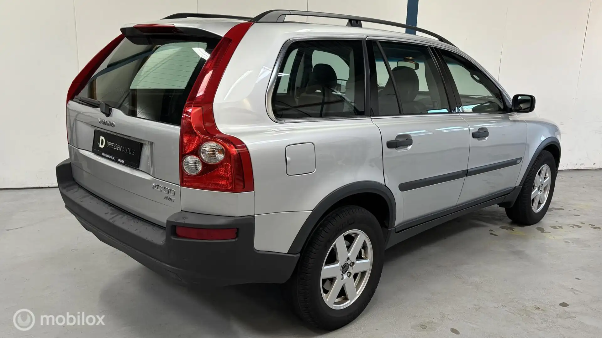 Volvo XC90 2.5 T Momentum DEALER ONDERHOUDEN / XENON Grijs - 2