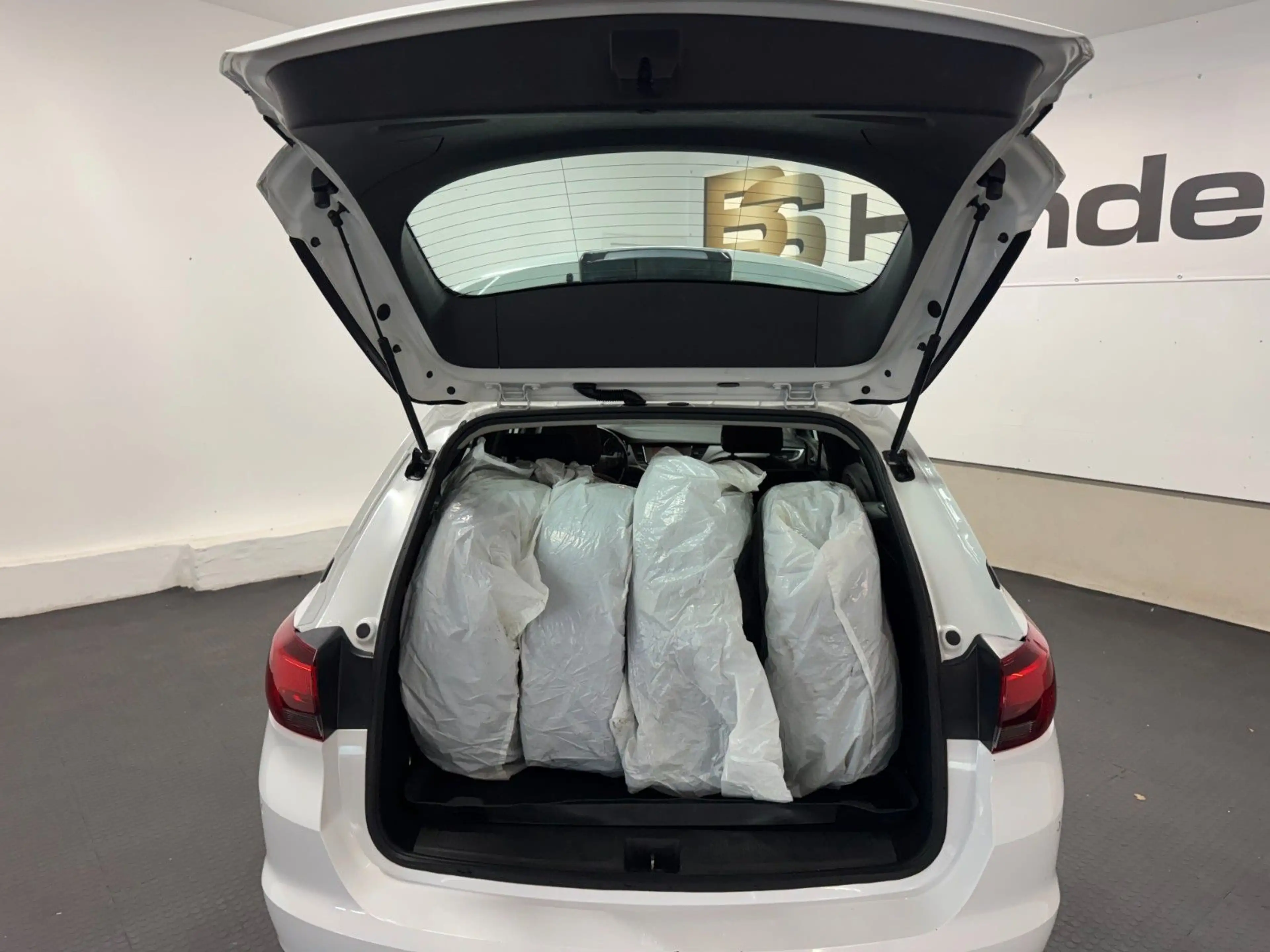 Opel Astra K Sports Tourer*PDC*AHK*NAVI*DAB*LED* — photo 9