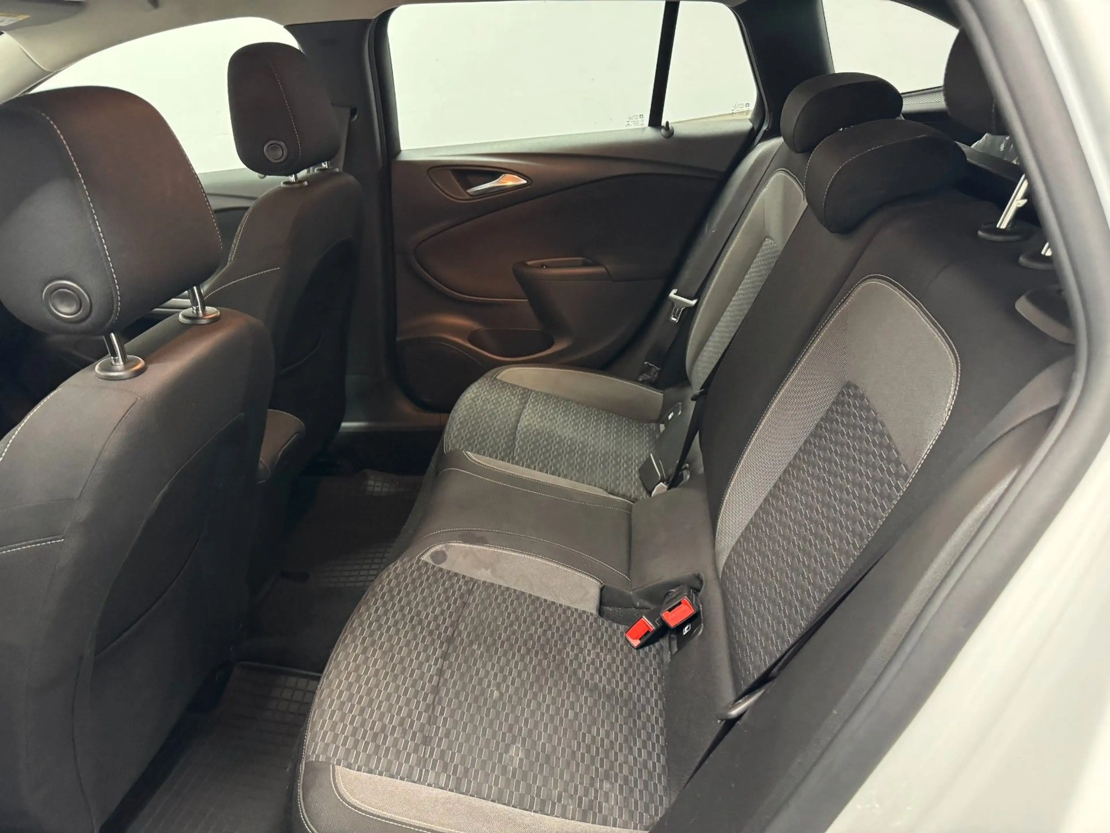 Opel Astra K Sports Tourer*PDC*AHK*NAVI*DAB*LED* — photo 12