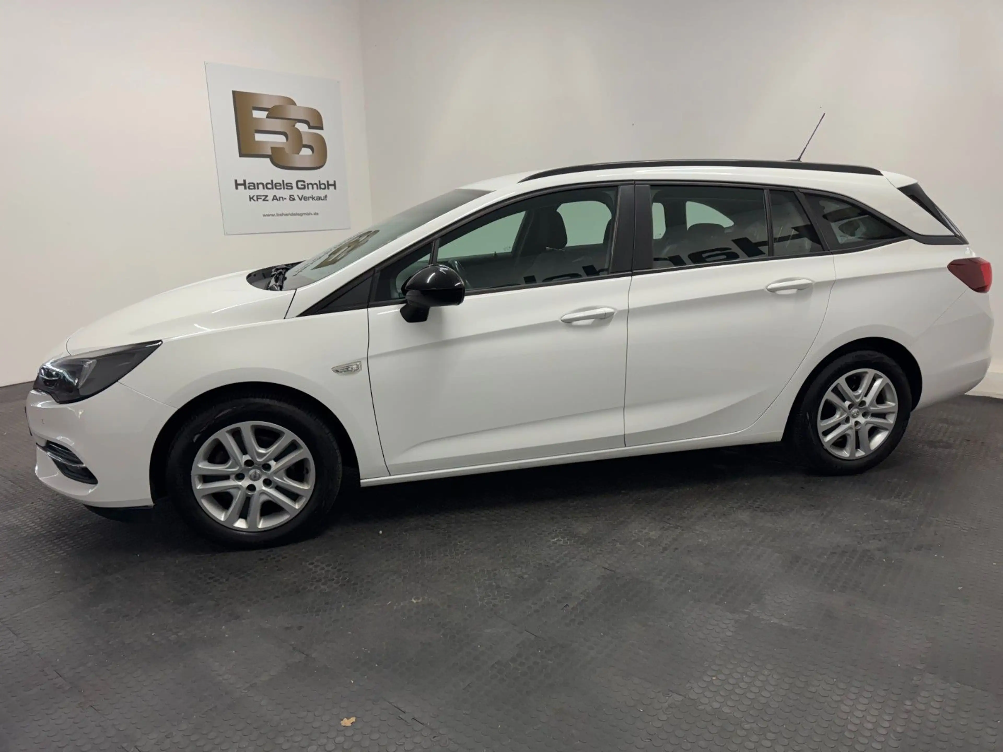 Opel Astra K Sports Tourer*PDC*AHK*NAVI*DAB*LED* — photo 4